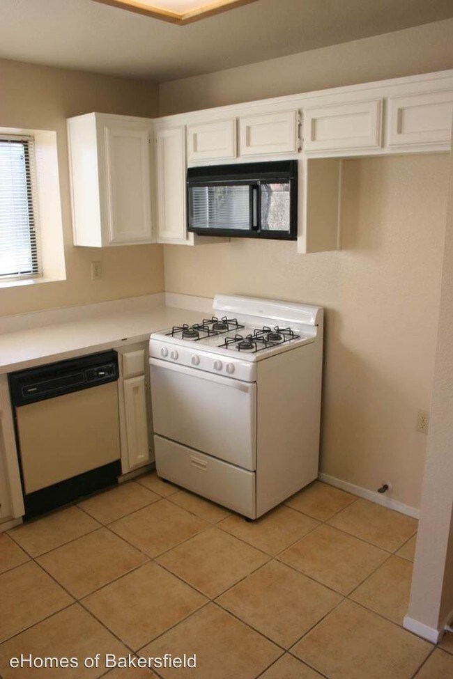 Building Photo - 8600 White Rock Dr