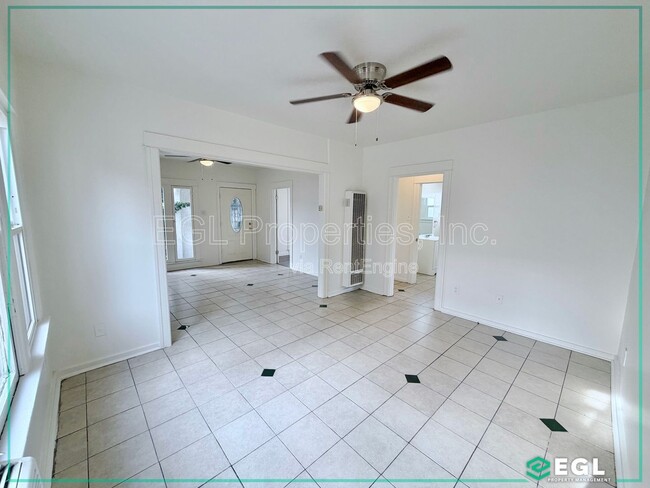 Foto del edificio - 816 Forest Ave