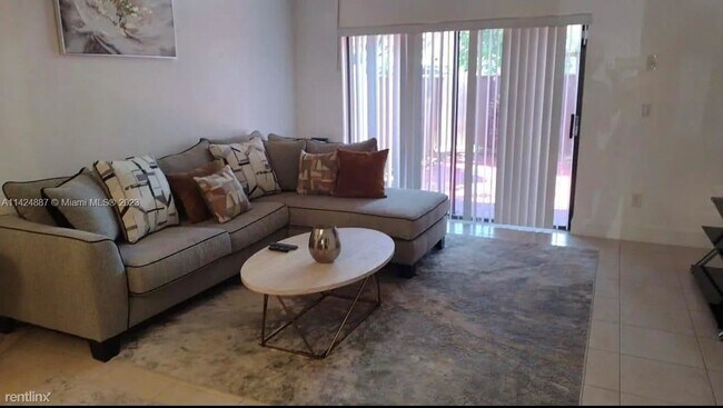 Foto del edificio - 3 br, 2.5 bath Townhome - 605 NW 210th St