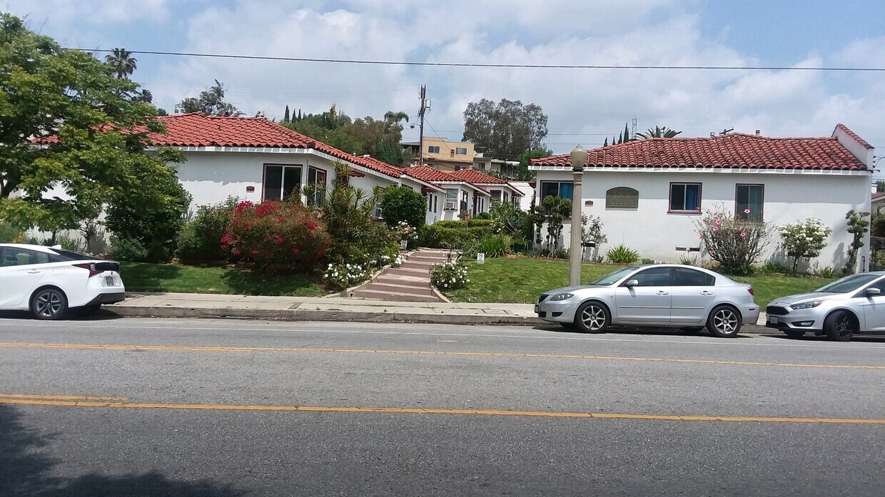 Foto del edificio - 2905 Rowena Ave