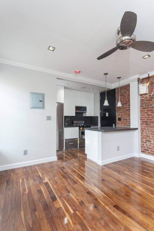 Foto del edificio - 1600 Tomlinson Ave