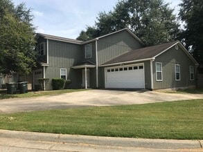 Building Photo - 159 Commons Dr