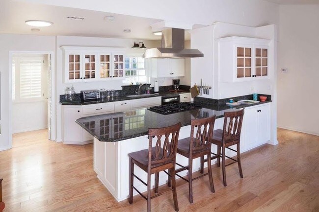 Foto del edificio - 3 br, 2 bath House - 1110 Sunset PL