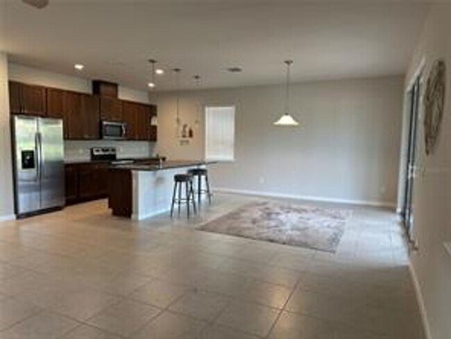 Foto del edificio - 4 Bedroom / 2.5 Bath Home Available Now in...
