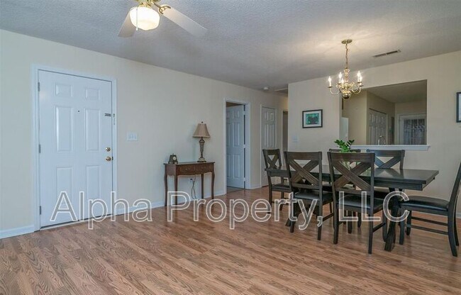 Foto del edificio - 107 Hammett Grove Ln