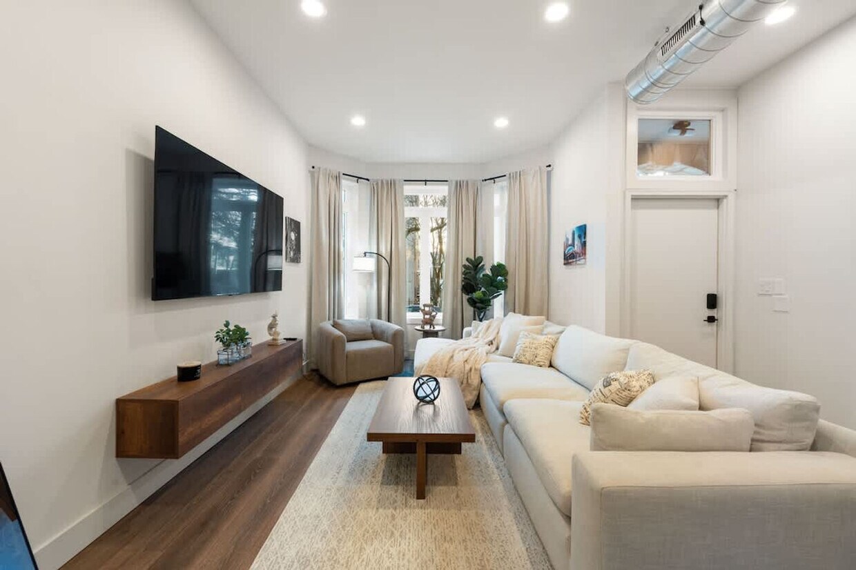 Foto principal - 1543 N Claremont Ave