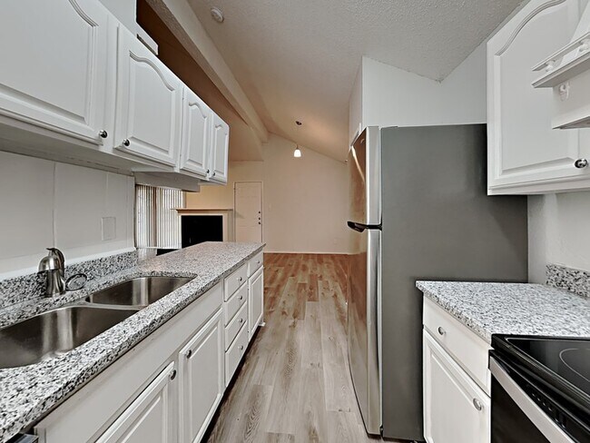 Foto del edificio - 1547 Hunterwood Dr