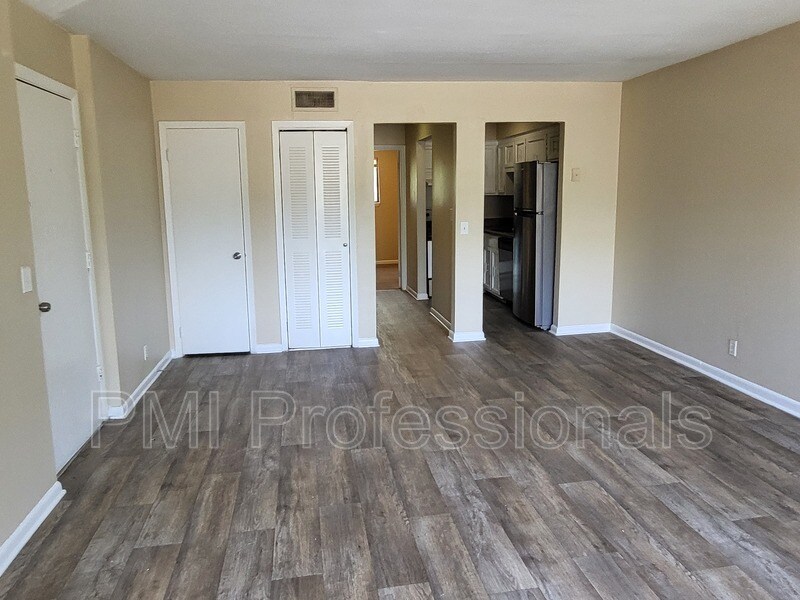 Foto principal - 800 Anderson Ln