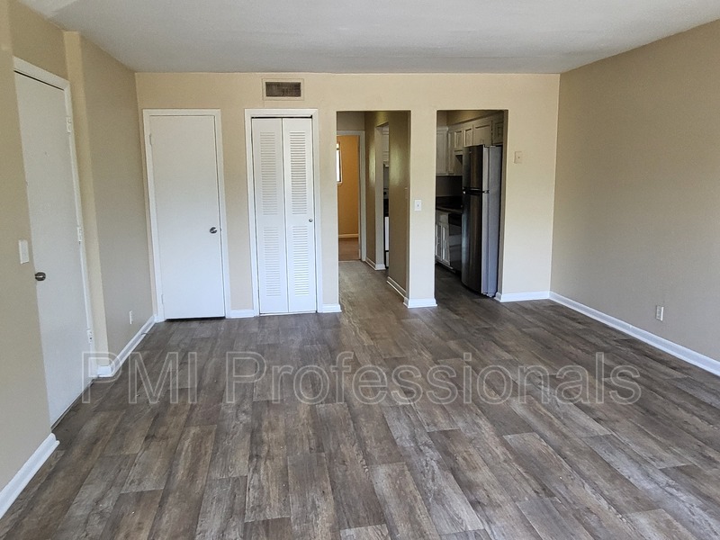 Foto principal - 800 Anderson Ln