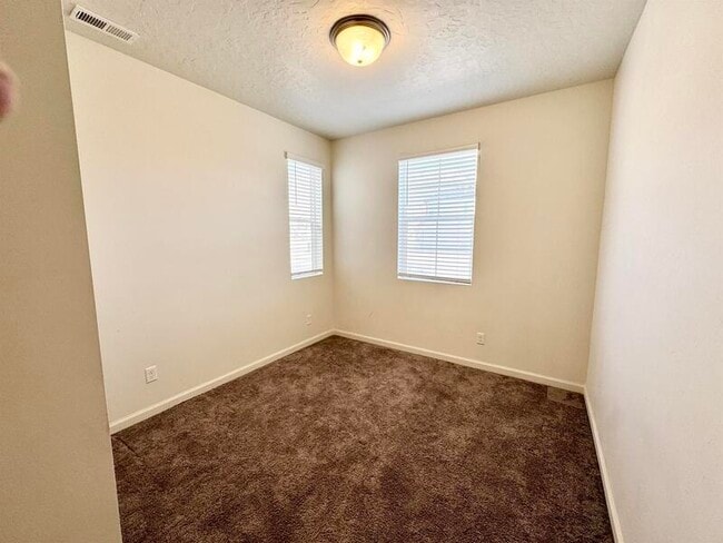 Foto del edificio - 283 N 1580 W