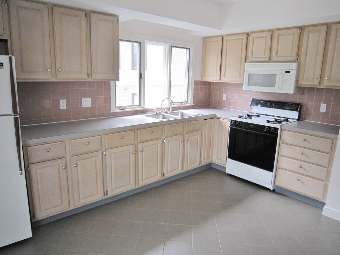 Primary Photo - 37 Chetwynd Rd
