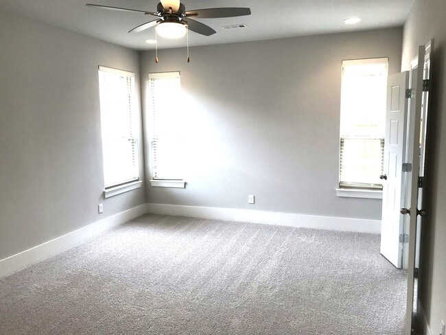 Building Photo - 2304 SW Hampton Ave