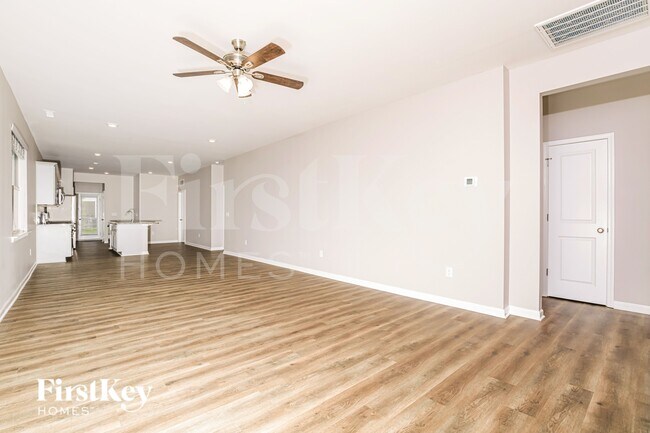Foto del edificio - 444 Haywood Glen Dr