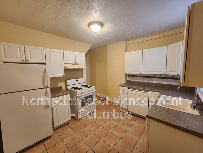 Building Photo - 800 E Starr Ave