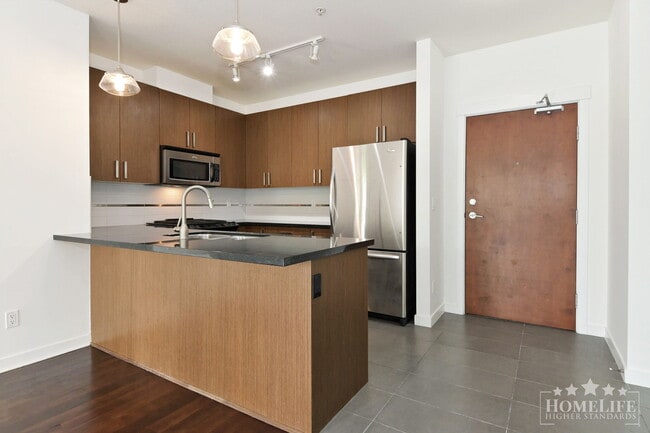 Photo du bâtiment - 15918-15926 26 Ave