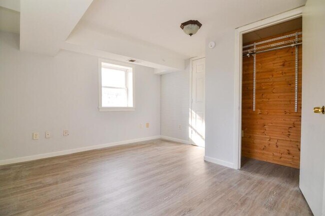 Foto del edificio - 3212 Leslie St