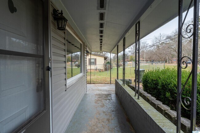 Building Photo - 8119 Old Madison Pike