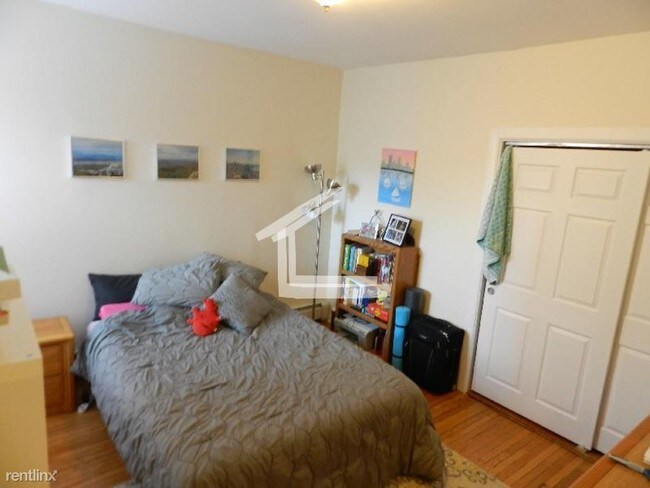 Building Photo - 3 br, 1.5 bath  - 1940 Beacon St # S6