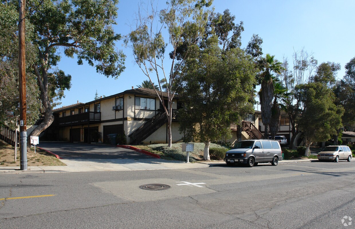 Primary Photo - Washington Street Townhouses