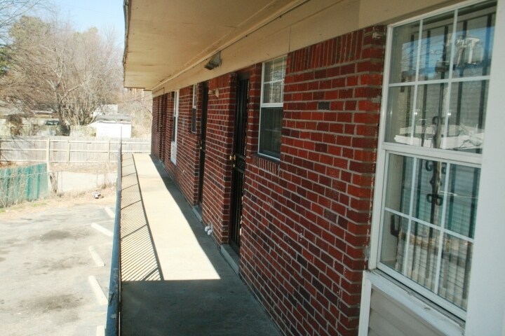 Building Photo - 4034 Berkshire Ave