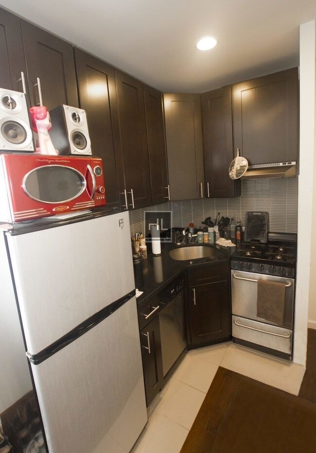 Building Photo - 2 Bedroom - Greenwich Village