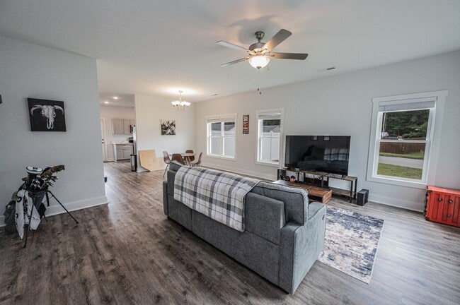 Building Photo - 103 Crooked Run Dr