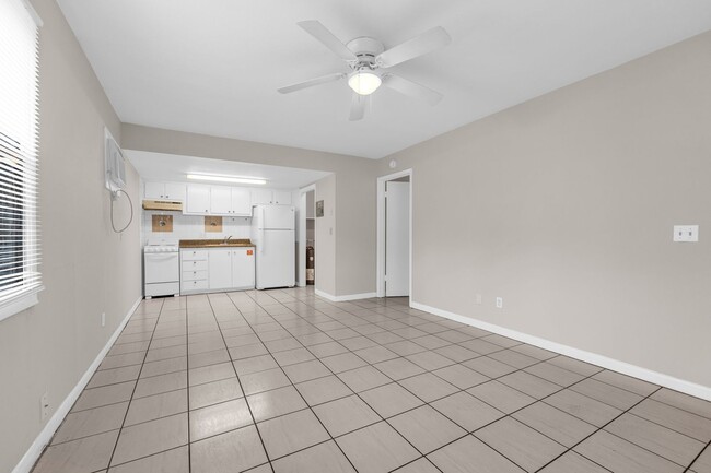 Building Photo - Conveniently Located 1 Bedroom, 1 Bath Apartment Near Downtown Orlando!
