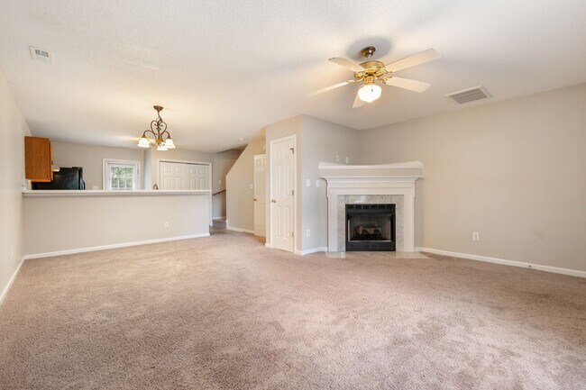 Foto del edificio - Charming 2-Bedroom Townhome in Prime Raleigh Location!
