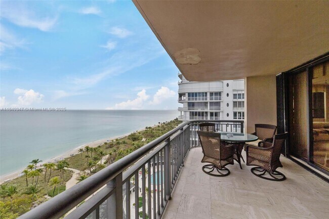 Foto del edificio - 10175 Collins Ave