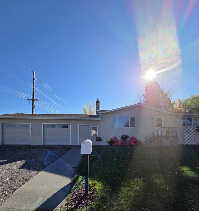 Foto del edificio - 9 Big Horn Dr