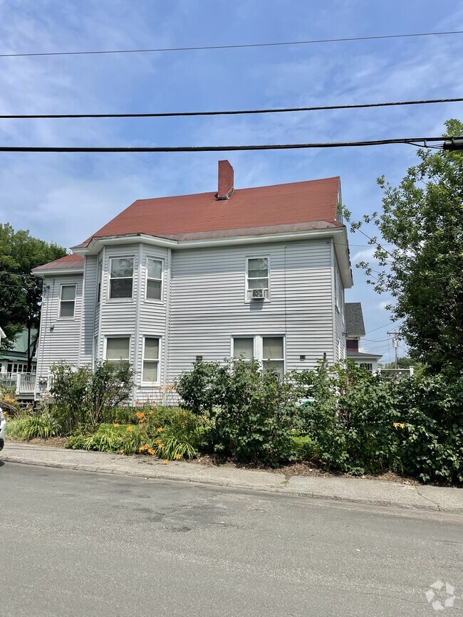 New Apartments For Rent in Augusta, ME with Yard 1 Rentals