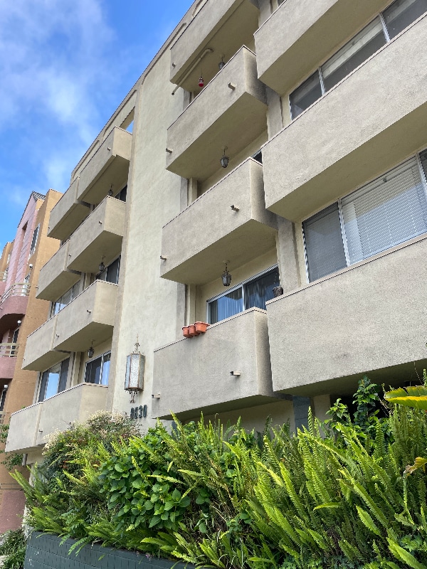 8630 Burton Way Unit 204, Los Angeles, CA 90048 Room for Rent in Los