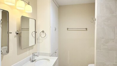 Building Photo - 12743 Huntingwick Dr