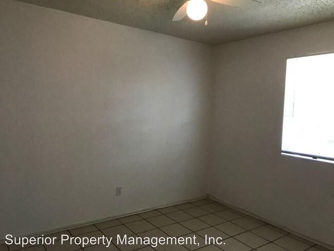 Building Photo - 15520-15526 Dwyer Blvd