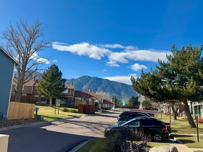 Photo - Cozy 2 bedroom Townhouse in Cheyenne Mountain with VIEWS of mountains