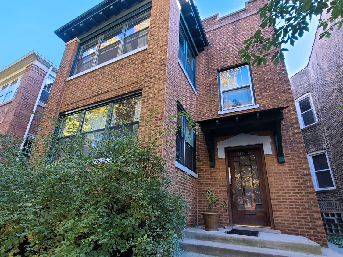 Beautiful solid brick front entry - 2723 W Agatite Ave