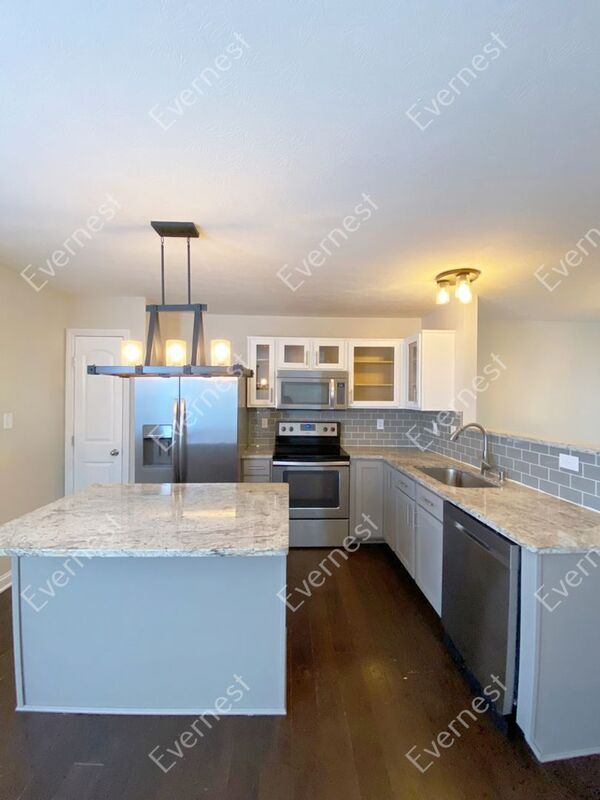 Building Photo - 1423 Bloomington Blvd