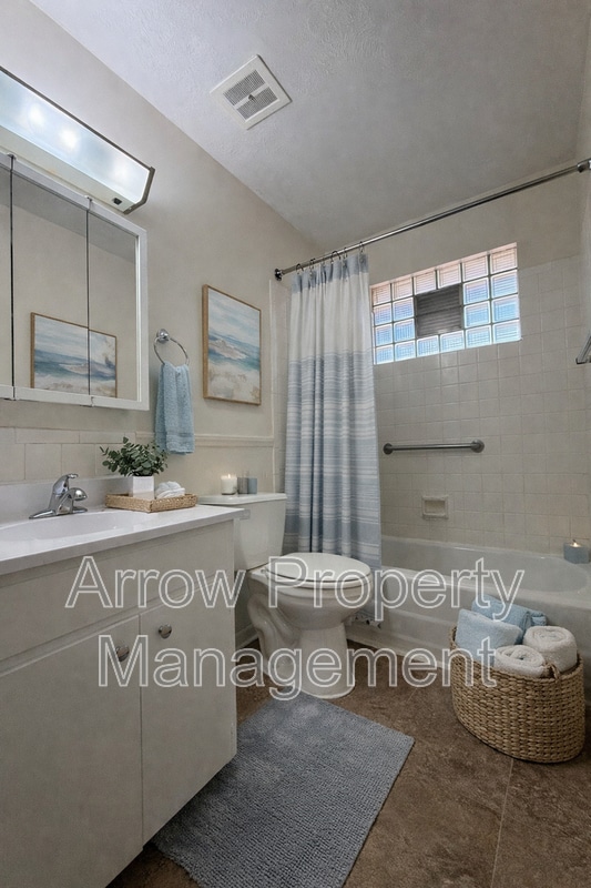 Building Photo - 2000 Washington St