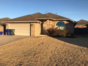 Building Photo - 427 Dalton Ln