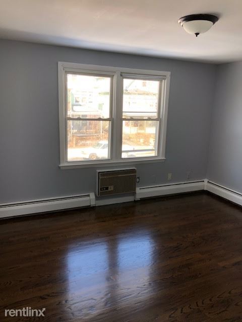 Foto del edificio - 1 br, 1 bath  - 266 Highland St Unit 1B