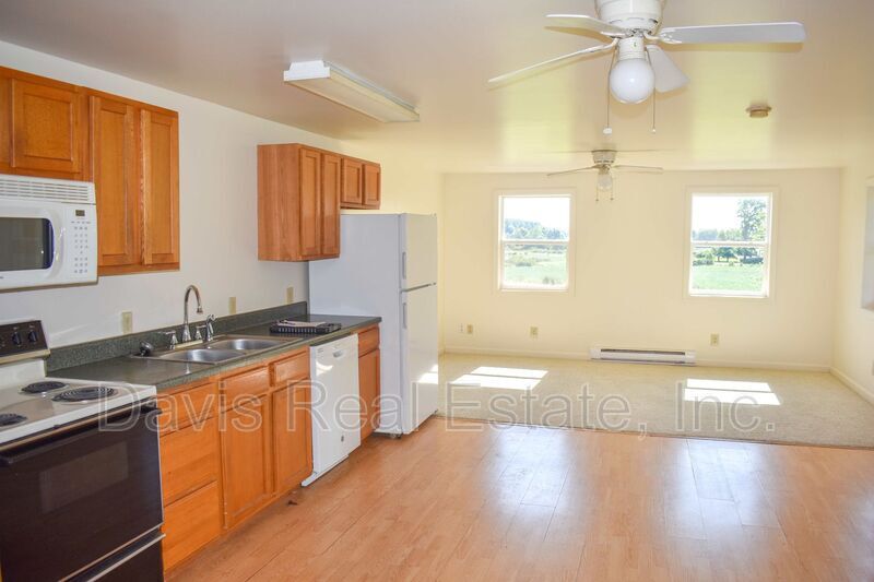 Primary Photo - 135 Kunes St