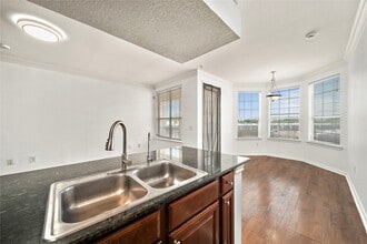 Building Photo - 7575 Kirby Dr