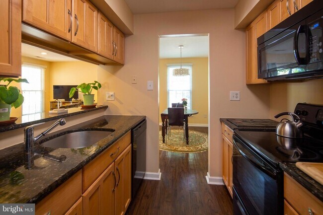 Foto del edificio - 12 Meadow Ln