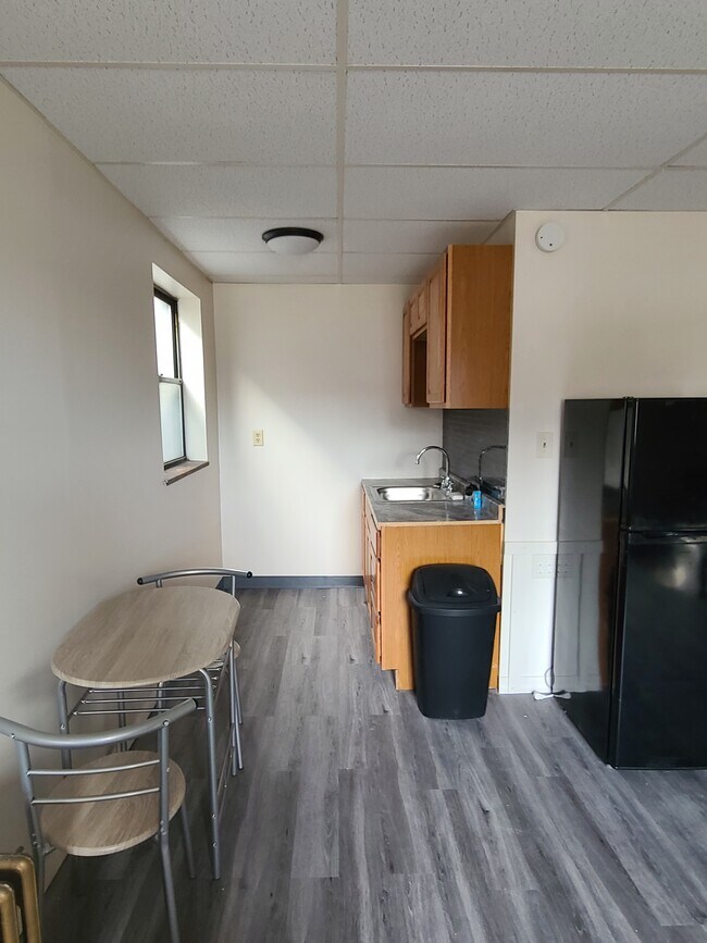 Foto del edificio - 4751 Liberty Ave