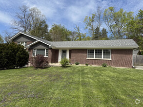 Building Photo - 1100 N Lakeside Dr