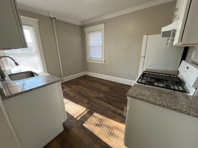 Building Photo - 1623 Franklin Park S