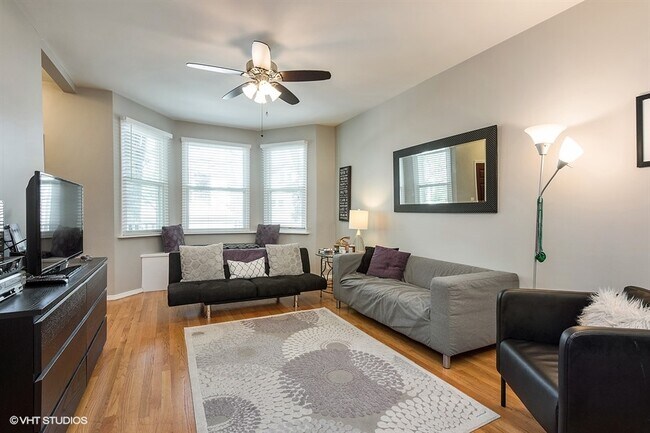 Photo - 1709 W Fletcher St Apartments