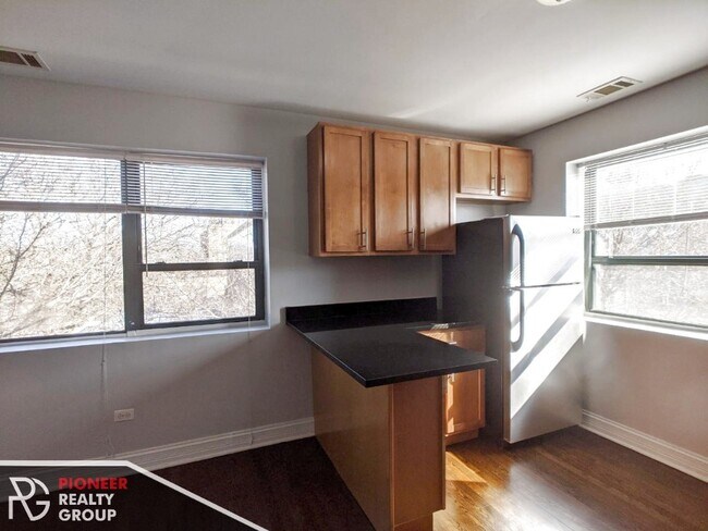 Foto del edificio - 7616 N Marshfield Ave