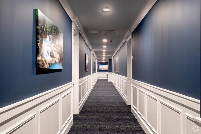 Los lofts en Maple &amp; Main: Pasillo - The Lofts at Maple & Main