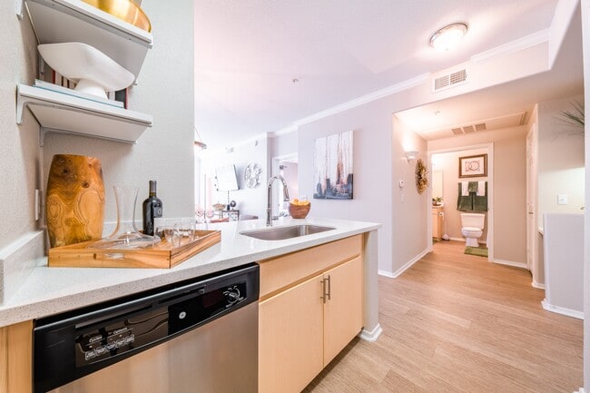 Building Photo - Alanza Place